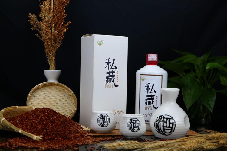 泸州特酿52度鉴智价格，泸州特酿鉴藏酒 52度价格-图1